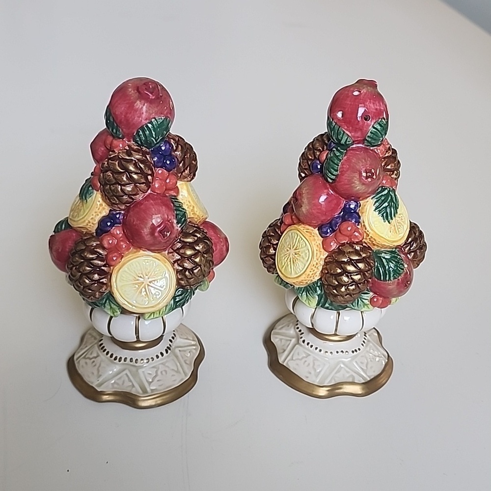 Fitz and Floyd Classics Winter Spice Christmas Salt and Pepper Shaker